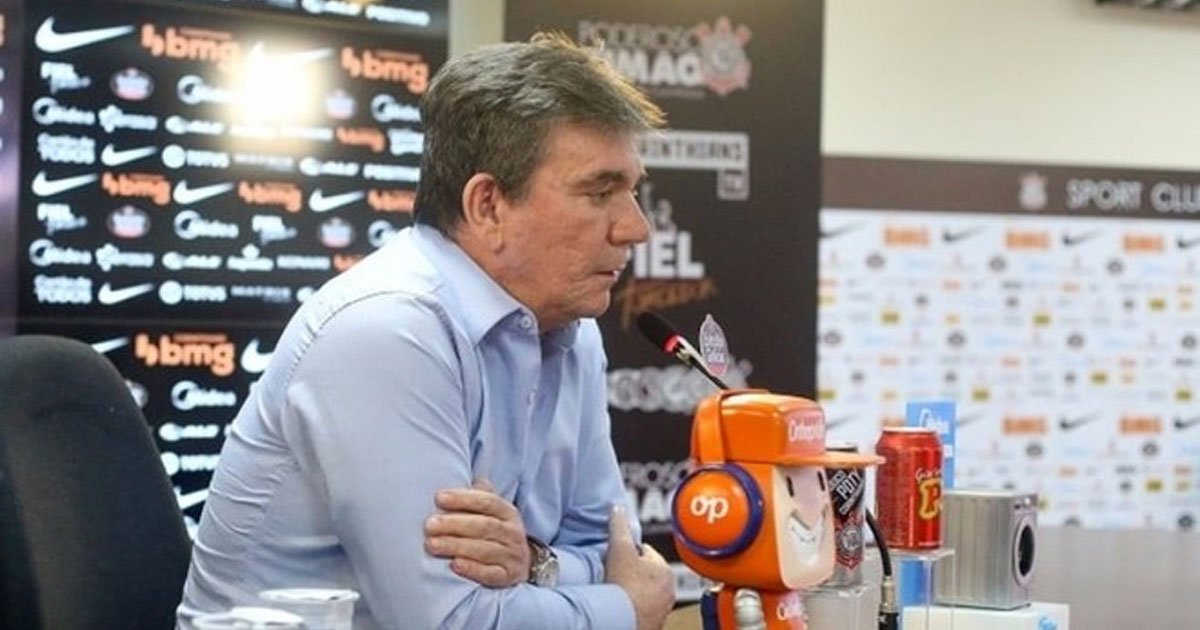 Andrés volta a criticar arbitragem contra o Corinthians: 'Vergonha'