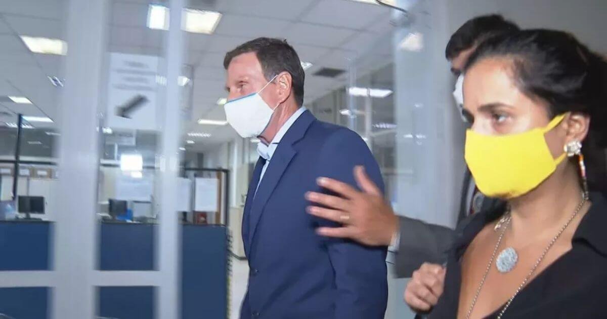 Marcelo Crivella sendo preso.